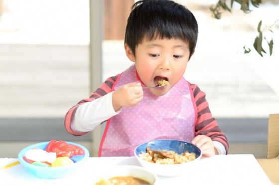 Trẻ ăn nhiều không tăng cân phải làm sao?