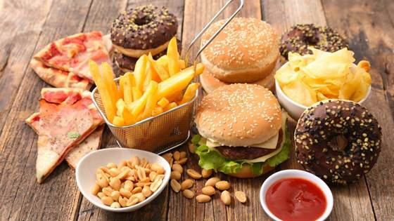Suy giãn tĩnh mạch chân nên kiêng ăn gì?
