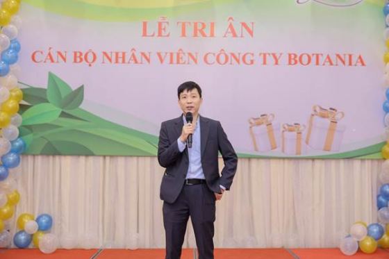 Anh Nguyễn Khắc Hoàng – đại diện Ban giám đốc lên phát biểu