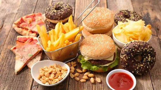 Suy giãn tĩnh mạch chân nên kiêng ăn gì?