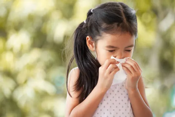 Trẻ bị sổ mũi, nghẹt mũi phải làm sao?