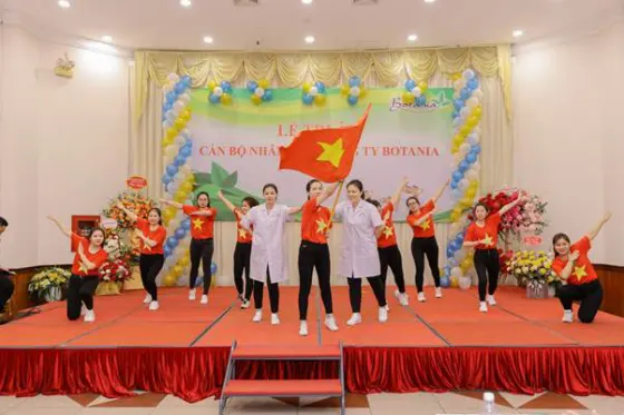 Tiết mục nhảy hiện đại của phòng Kế toán