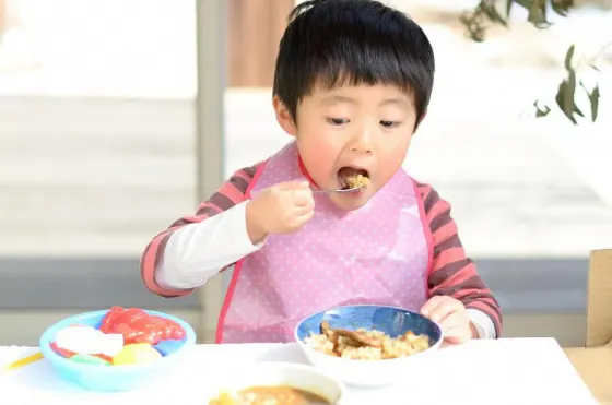 Trẻ ăn nhiều không tăng cân phải làm sao?