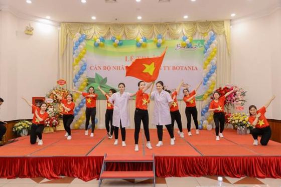 Tiết mục nhảy hiện đại của phòng Kế toán