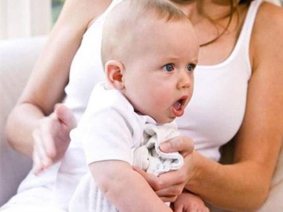 Khó thở là triệu chứng điểm hình của bệnh viêm tiểu phế quản ở trẻ