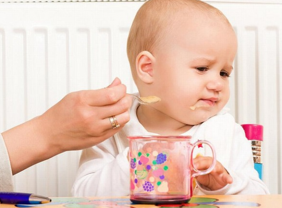 Trẻ mệt mỏi chán ăn sau khi hết sốt, khỏi ốm - Mẹ phải làm sao?
