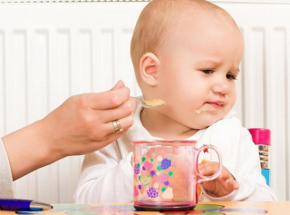 Trẻ mệt mỏi chán ăn sau khi hết sốt, ốm - Mẹ phải làm sao?