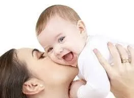 Hỏi: Bé nhà tôi 14 tháng mà nặng có 8 kí, rất hay ốm. Xin hỏi bác sĩ cách khắc phục?