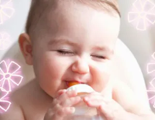 Hỏi: Bé nhà mình 2 tuổi, sắp đi học. Xin hỏi cách giúp bé không bị ốm khi đi học?