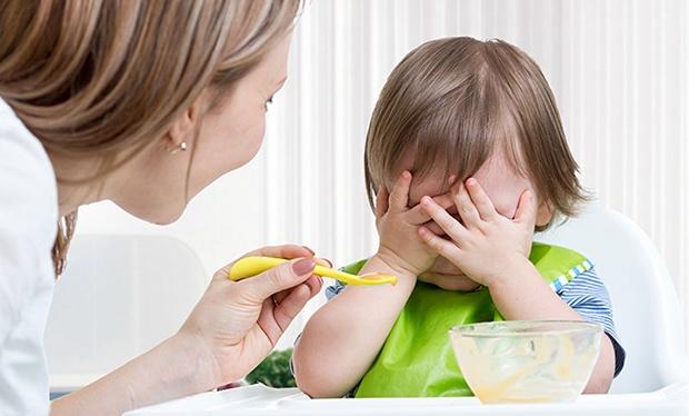 Ép con ăn bằng mọi giá - Sai lầm gây ra những hậu quả nghiêm trọng cho trẻ