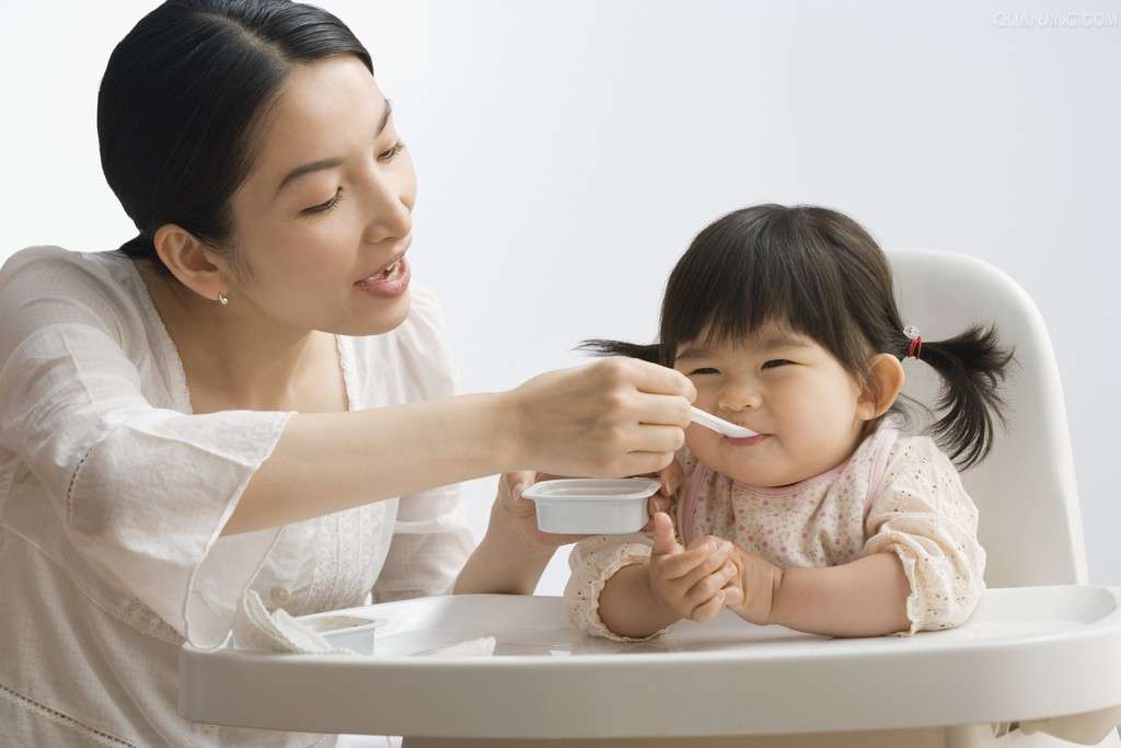Trẻ không phân biệt được no-đói, ăn quá nhiều có nguy cơ cao bị béo phì