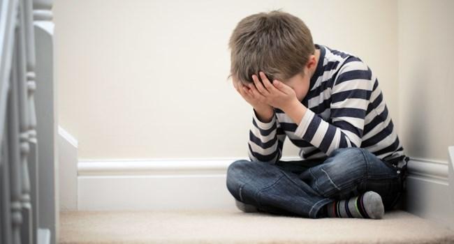 Việc ép con ăn khiến trẻ căng thẳng, stress, sợ hãi mỗi khi đến bữa ăn