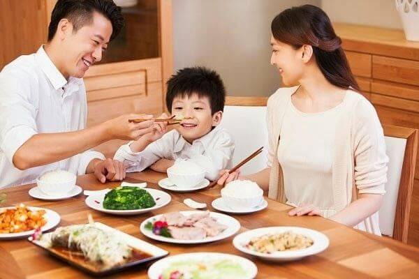 Kết quả hình ảnh cho Bé ăn ngon